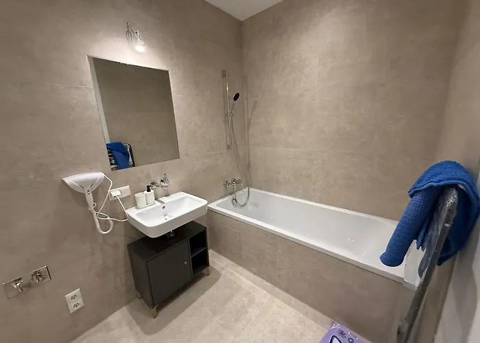 Luxury With Free Parking And Garden Apartment Vienna